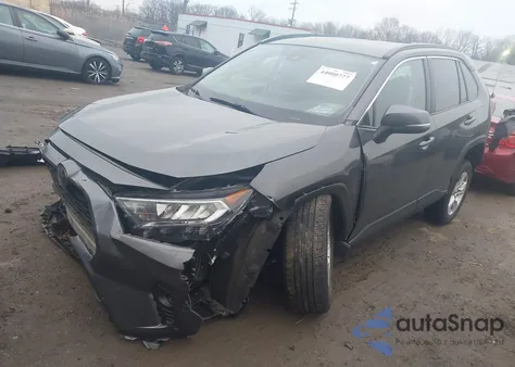 2021 Toyota Rav4 Xle z USA, uszkodzony, nr VIN 2T3P1RFV4MW142386